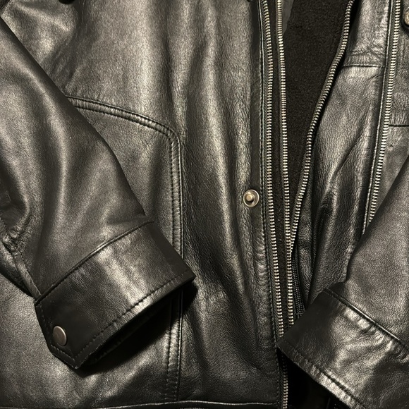 Leather jacket - Picture 3 of 5